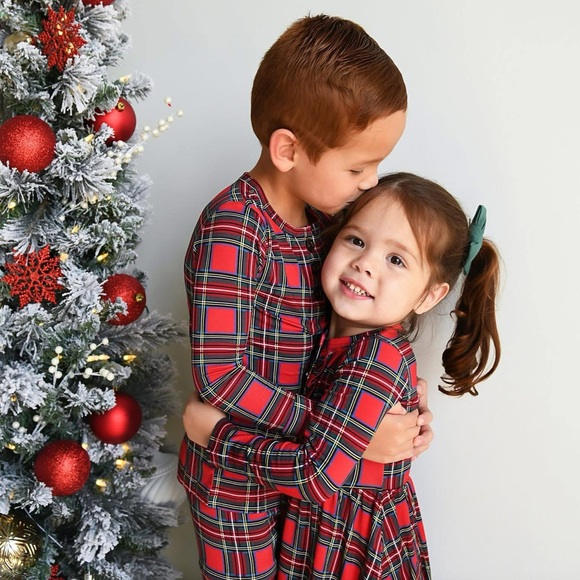 🆕 🌲 Gigi and Max Holland Two Piece Pajamas in 2T/3T - Picture 2 of 7
